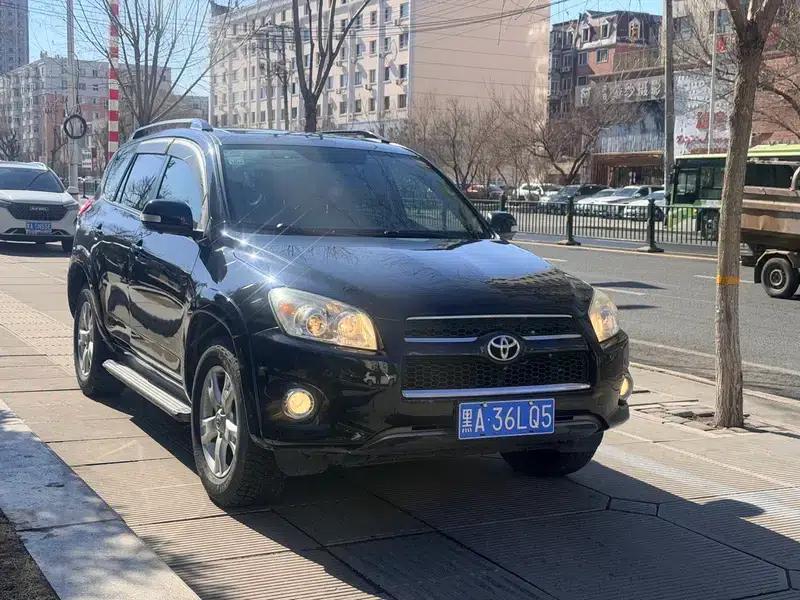 2013 RAV4 Special Edition 2.4L Automatic 4WD Premium — миниатюра 3