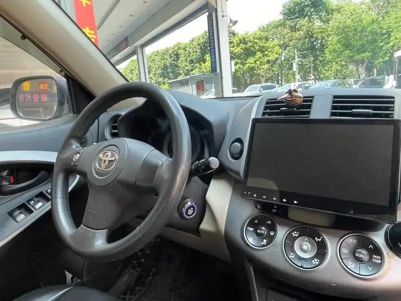 RAV4 2013 Special Edition 2.0L Automatic Classic — миниатюра 15