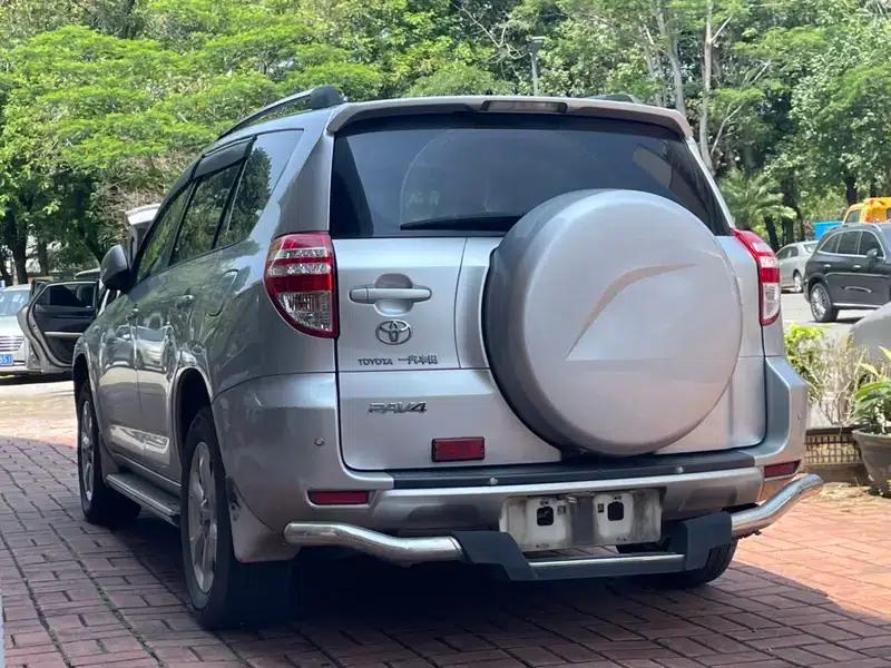 RAV4 2013 Special Edition 2.0L Automatic Classic — миниатюра 4