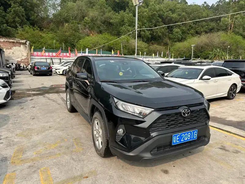 2022 Toyota RAV4 2.0L CVT 2WD Urban Edition — миниатюра 3