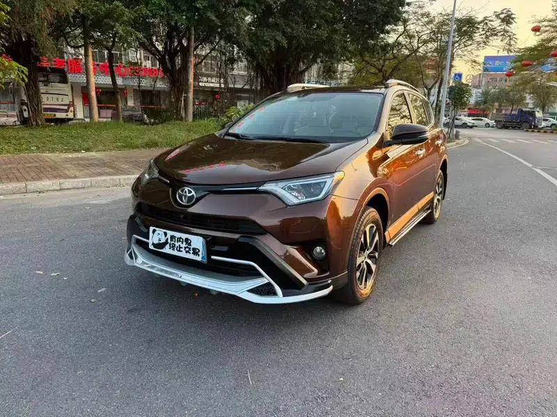 2016 RAV4 2.0L CVT 2WD Fashion Edition — миниатюра 1