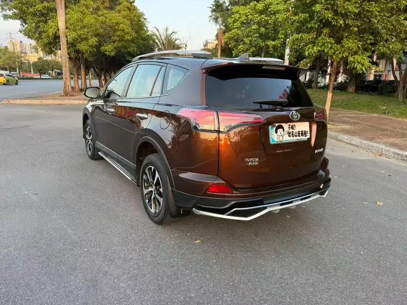 2016 RAV4 2.0L CVT 2WD Fashion Edition — миниатюра 3