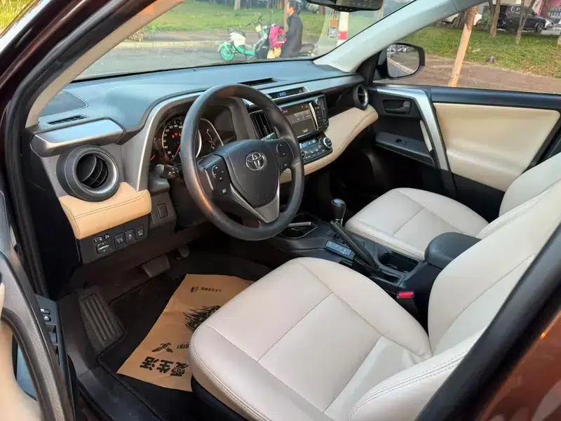 2016 RAV4 2.0L CVT 2WD Fashion Edition — миниатюра 5