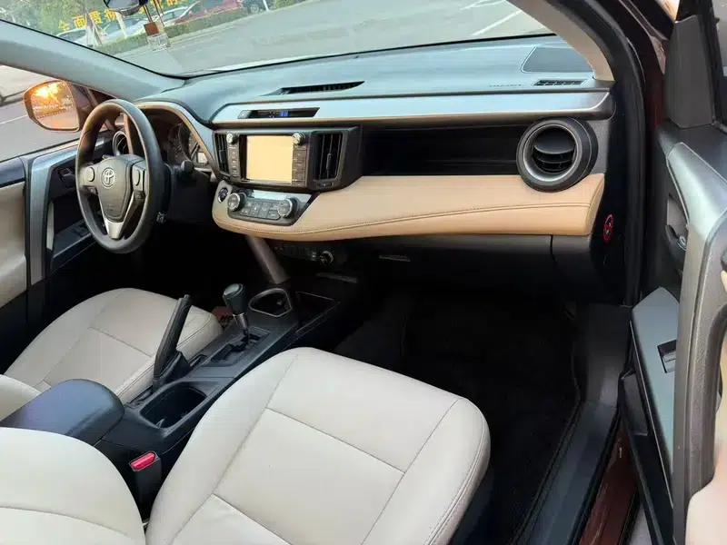 2016 RAV4 2.0L CVT 2WD Fashion Edition — миниатюра 8