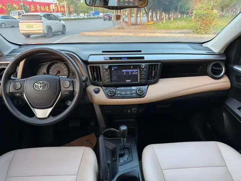 2016 RAV4 2.0L CVT 2WD Fashion Edition — миниатюра 9