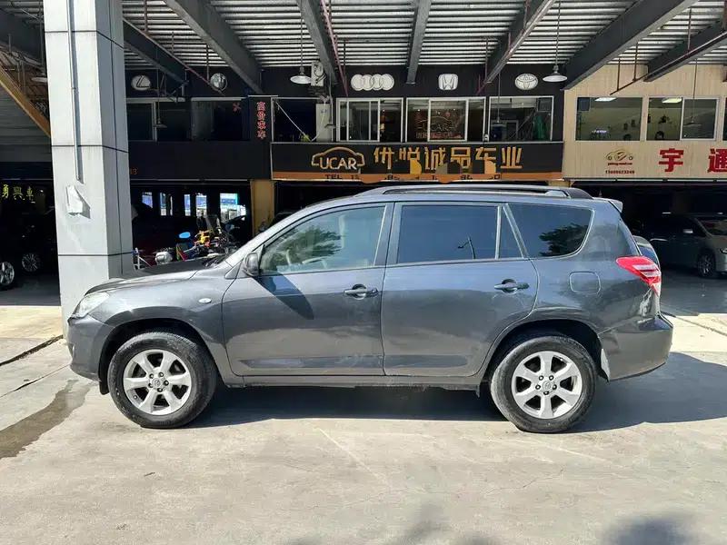 2011 RAV4 2.0L Automatic Classic Edition — миниатюра 2