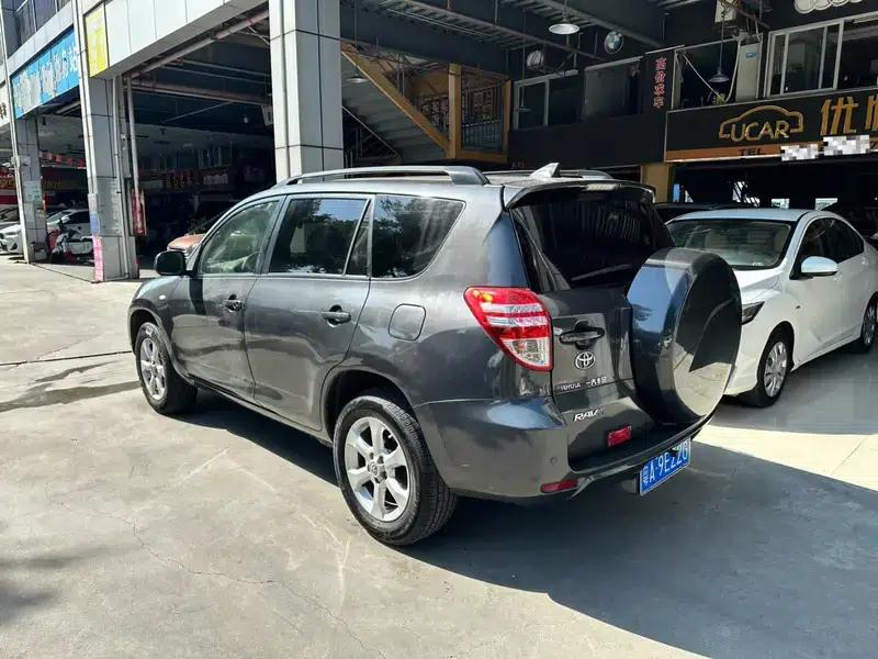 2011 RAV4 2.0L Automatic Classic Edition — миниатюра 3