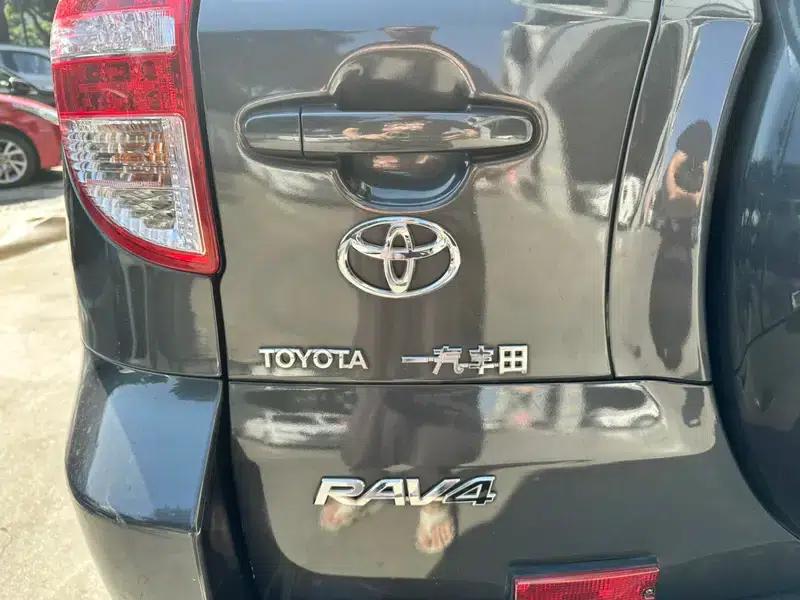 2011 RAV4 2.0L Automatic Classic Edition — миниатюра 8