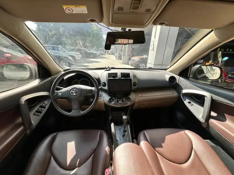 2011 RAV4 2.0L Automatic Classic Edition — миниатюра 9