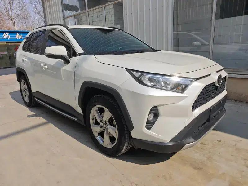2021 RAV4 2.0L CVT 2WD Fashion Plus Edition — миниатюра 3