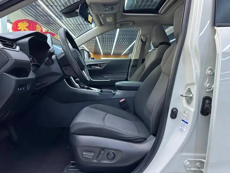 RAV4 2020 2.0L CVT 4WD Fashion Edition — миниатюра 17