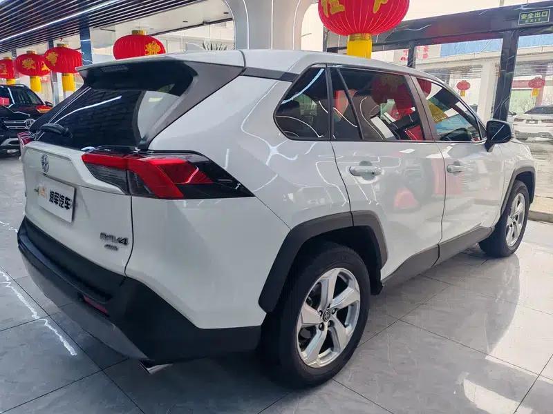 RAV4 2020 2.0L CVT 4WD Fashion Edition — миниатюра 6