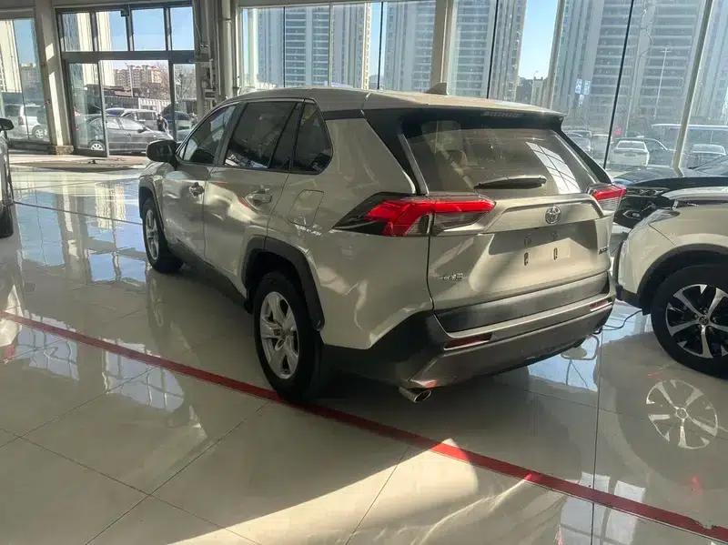RAV4 2020 2.0L CVT 2WD Fashion Edition — миниатюра 4