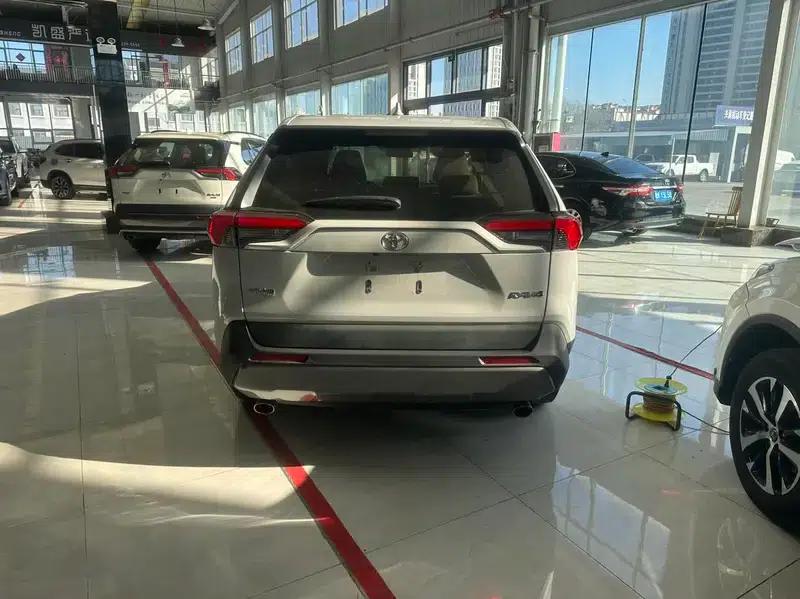 RAV4 2020 2.0L CVT 2WD Fashion Edition — миниатюра 5