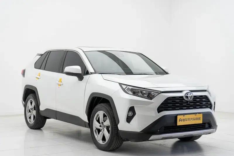 2021 RAV4 2.0L CVT 2WD Fashion Plus Edition — миниатюра 3