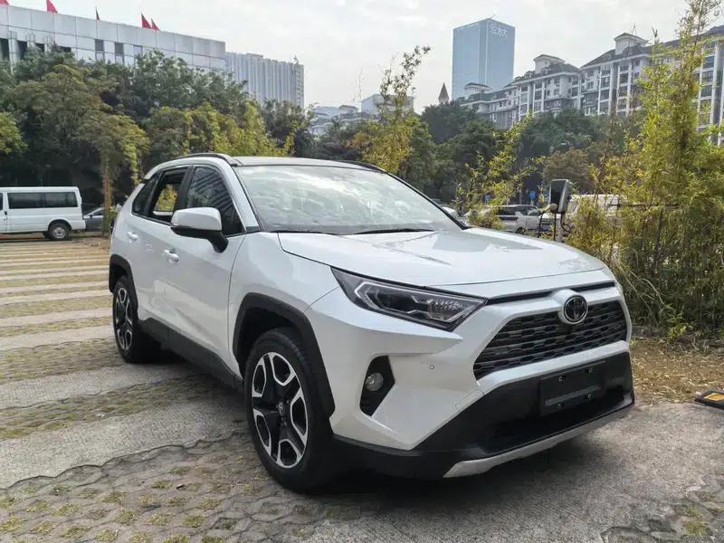 2022 Toyota RAV4 2.0L CVT 4WD Premium Edition — миниатюра 3