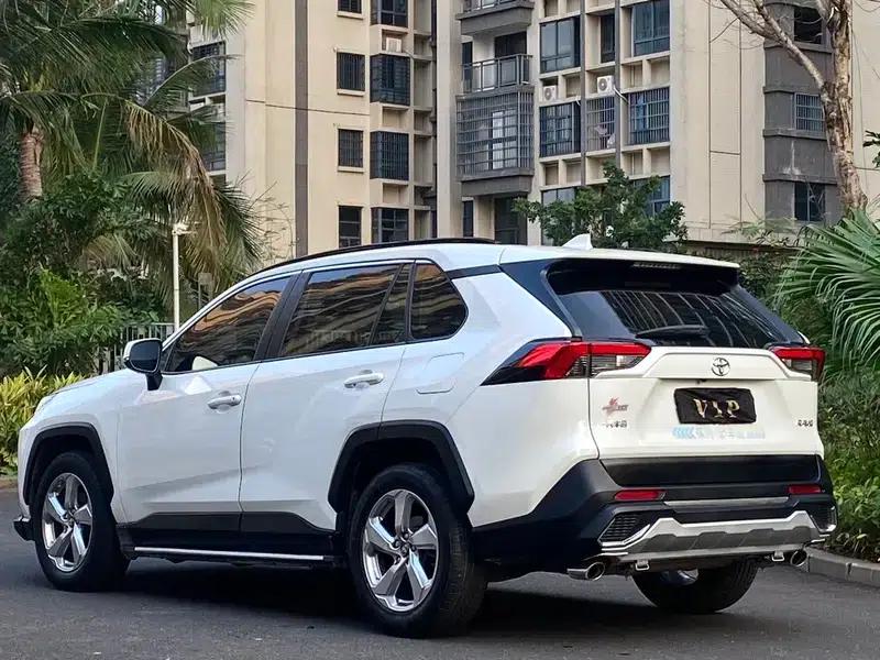 RAV4 2020 2.0L CVT 2WD Fashion Edition — миниатюра 4