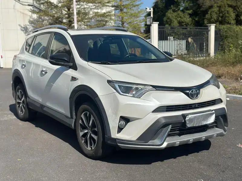 2018 RAV4 2.0L CVT 2WD Fashion X Edition — миниатюра 3
