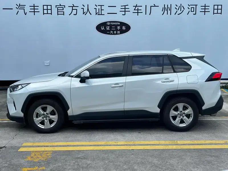 2023 RAV4 2.0L CVT 2WD Urban Edition — миниатюра 4