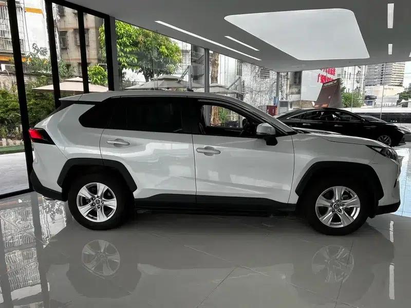 2023 RAV4 2.0L CVT 2WD Urban Edition — миниатюра 8