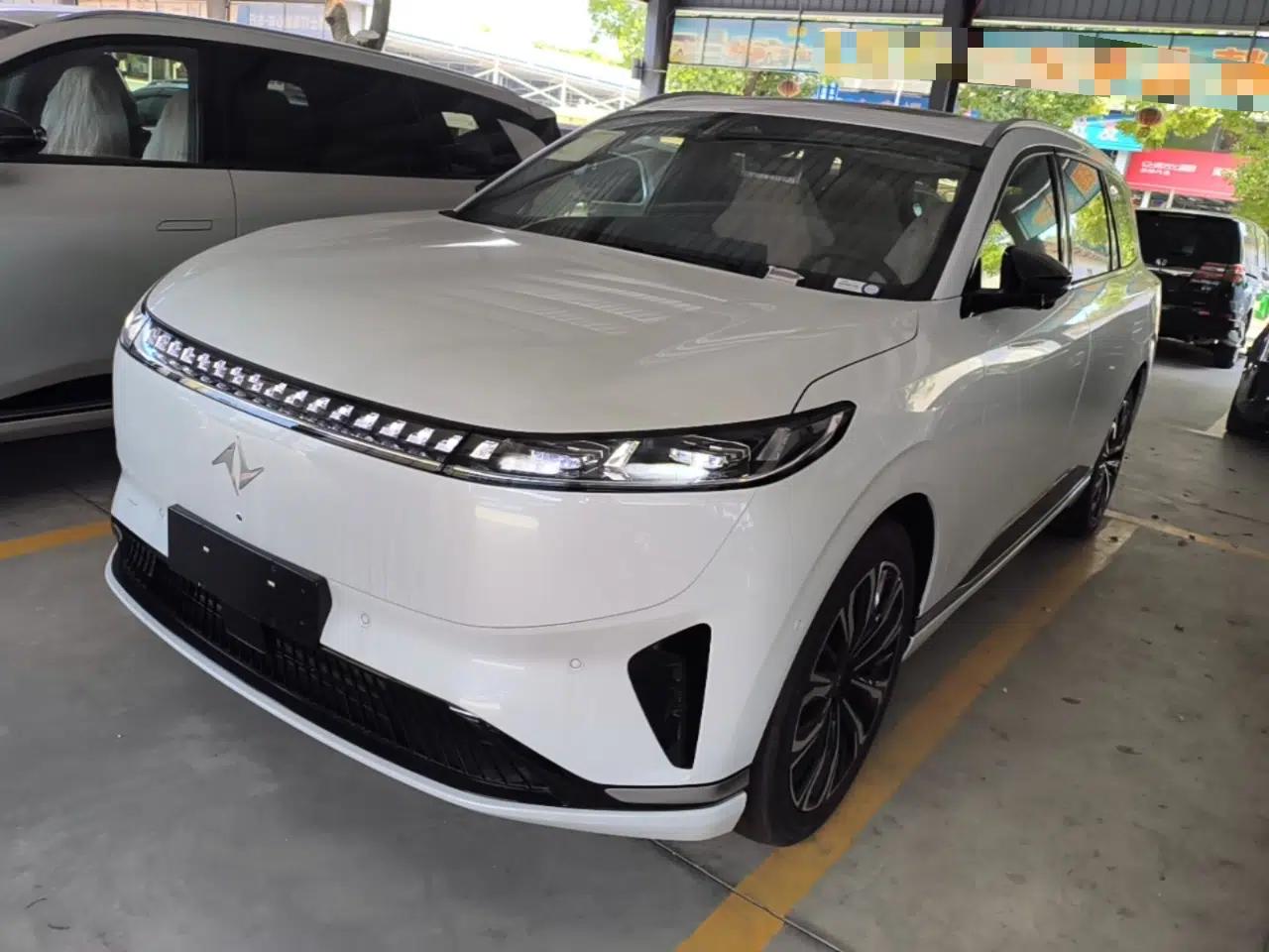 Dongfeng eπ eπ008 2026 Model Six-Seat Range-Extended Family Delight Edition — миниатюра 1