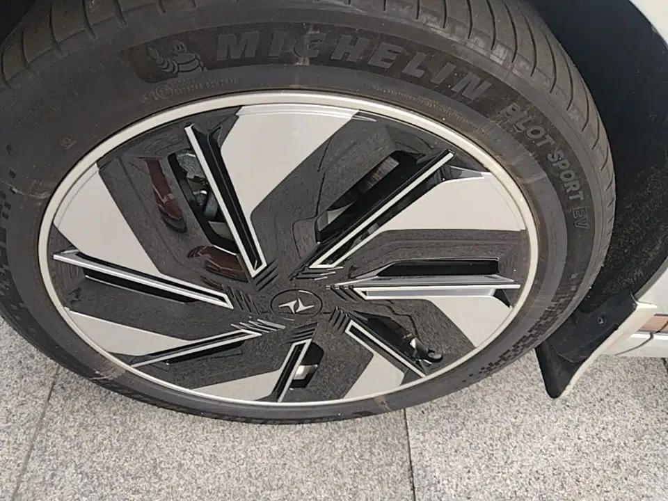 Dongfeng eπ eπ008 2025 210Max Range-Extended Version 5 Seats — миниатюра 10