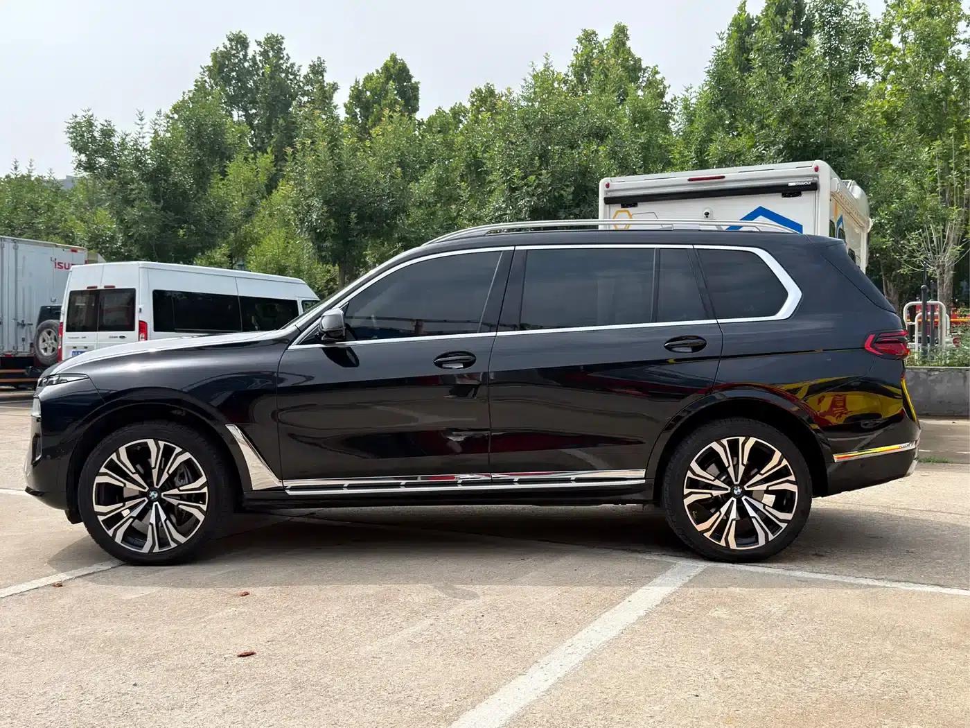 BMW X7 2024 xDrive40i Leading Luxury Package — миниатюра 3