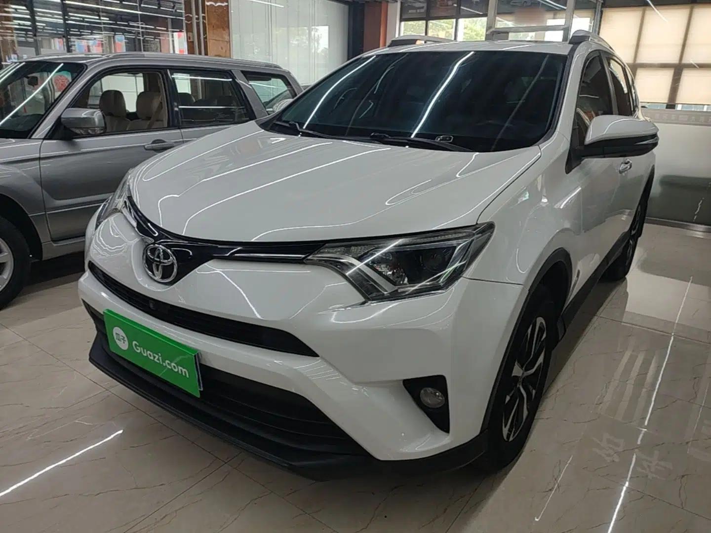 Toyota RAV4 2016 2.0L CVT Two-Wheel Drive Fashion Edition China V Standard — миниатюра 1