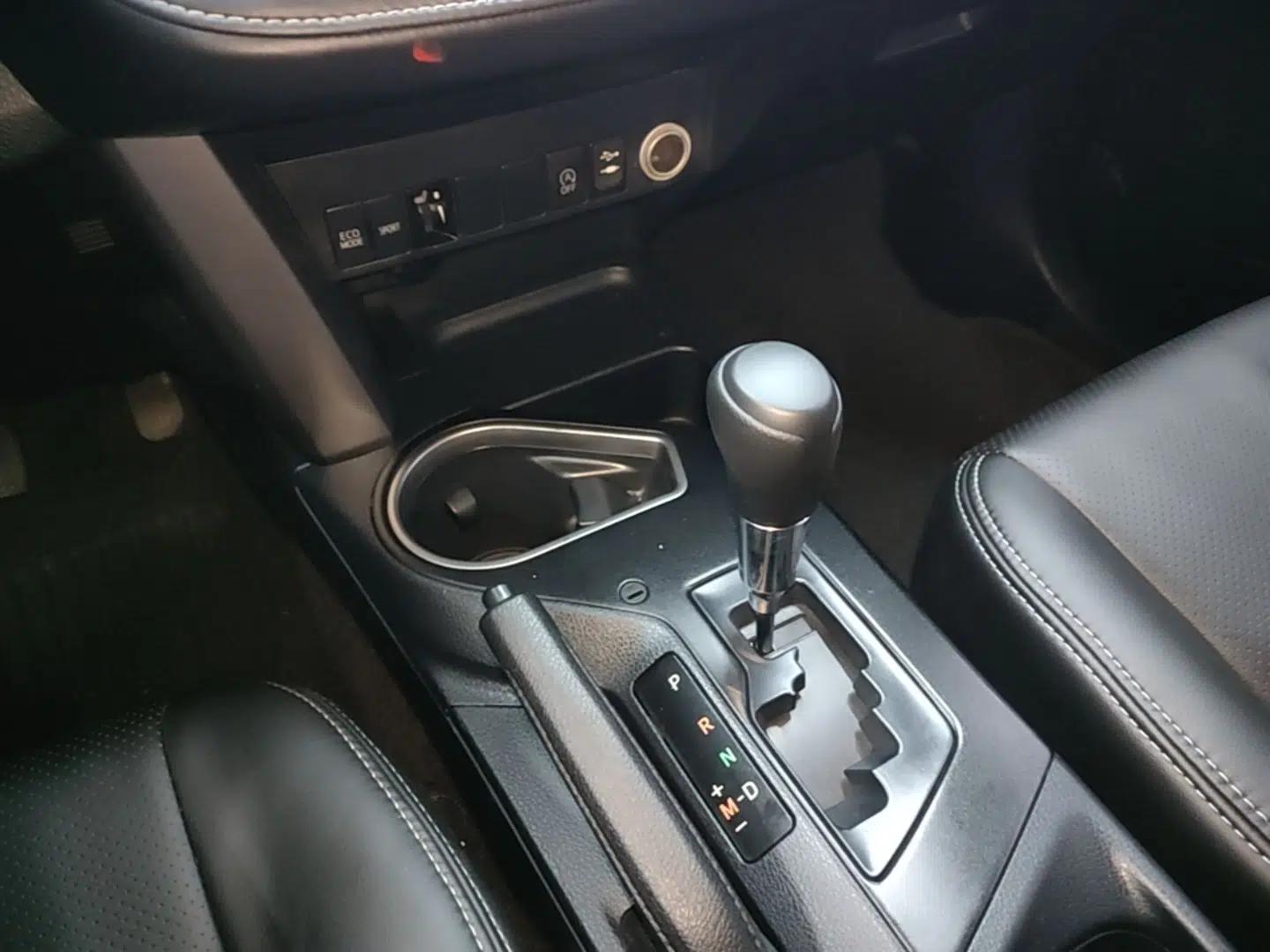 Toyota RAV4 2016 2.0L CVT Two-Wheel Drive Fashion Edition China V Standard — миниатюра 16