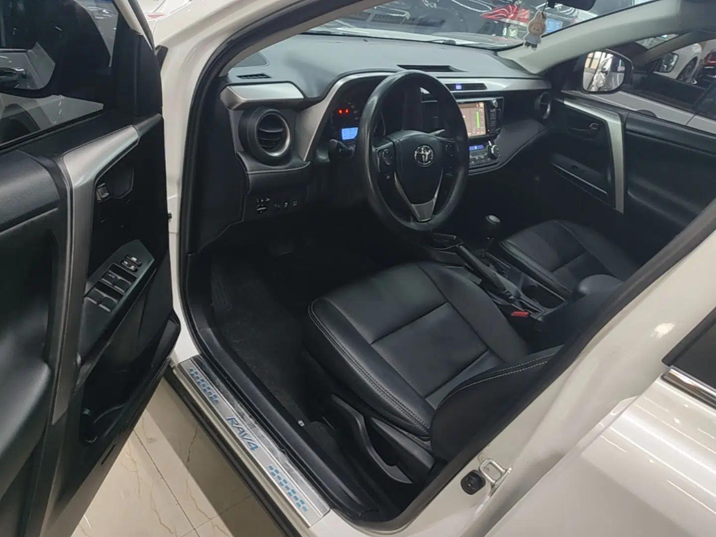 Toyota RAV4 2016 2.0L CVT Two-Wheel Drive Fashion Edition China V Standard — миниатюра 18