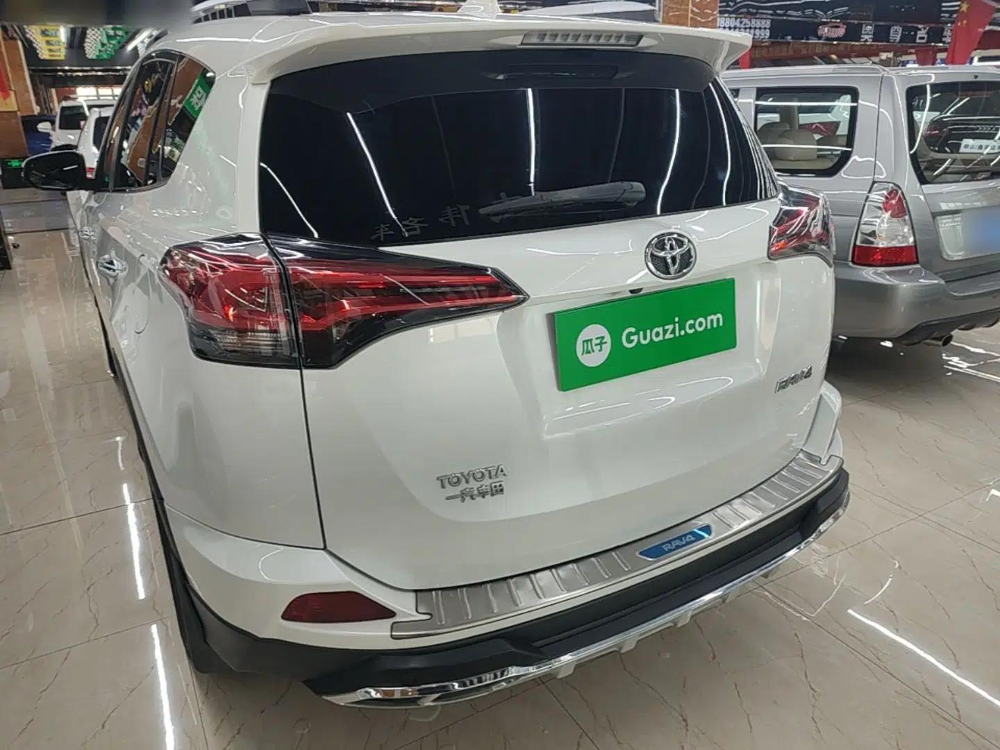 Toyota RAV4 2016 2.0L CVT Two-Wheel Drive Fashion Edition China V Standard — миниатюра 5