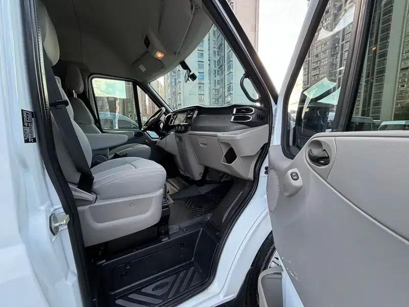 The new generation Ford Transit 2021 Pro 2.2T automatic luxury bus with long wheelbase, mechanical steps, 9 seats, and a mid-roof. — миниатюра 13