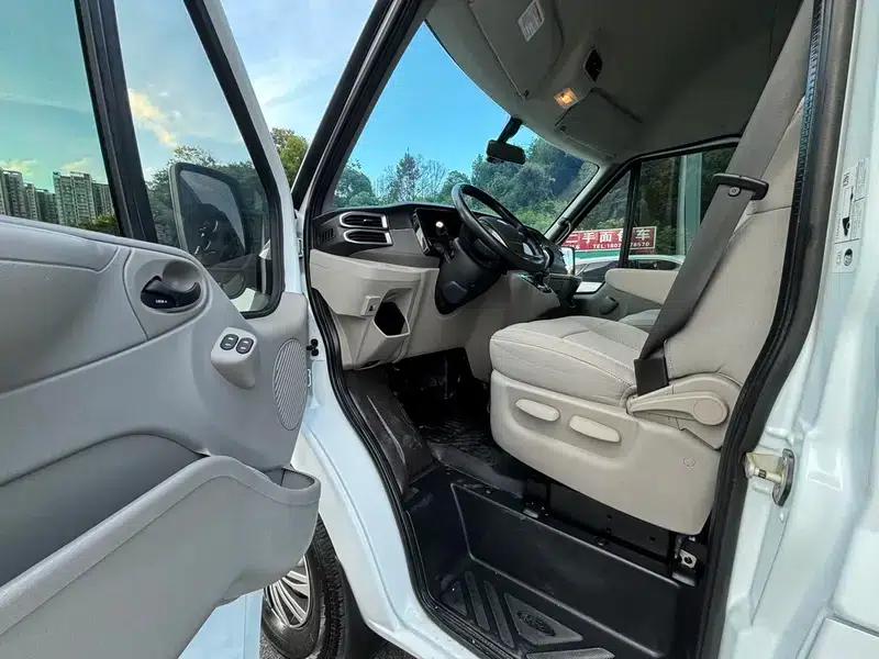 The new generation Ford Transit 2021 Pro 2.2T automatic luxury bus with long wheelbase, mechanical steps, 9 seats, and a mid-roof. — миниатюра 10