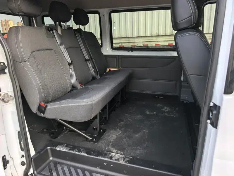 The new generation Ford Transit 2021 Pro 2.2T manual logistics van, short wheelbase, 6 seats, mid-roof. — миниатюра 15