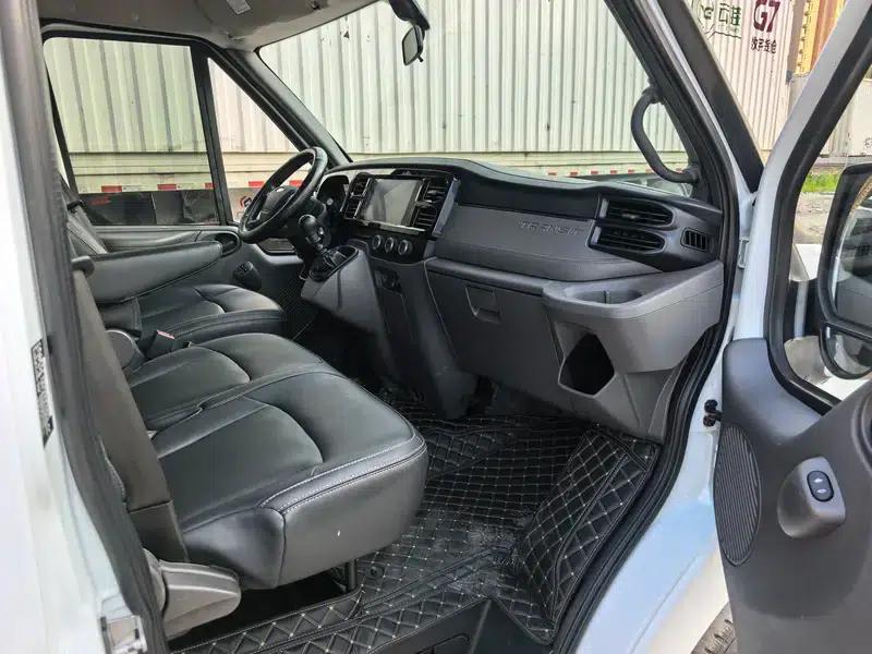 The new generation Ford Transit 2021 Pro 2.2T manual logistics van, short wheelbase, 6 seats, mid-roof. — миниатюра 8