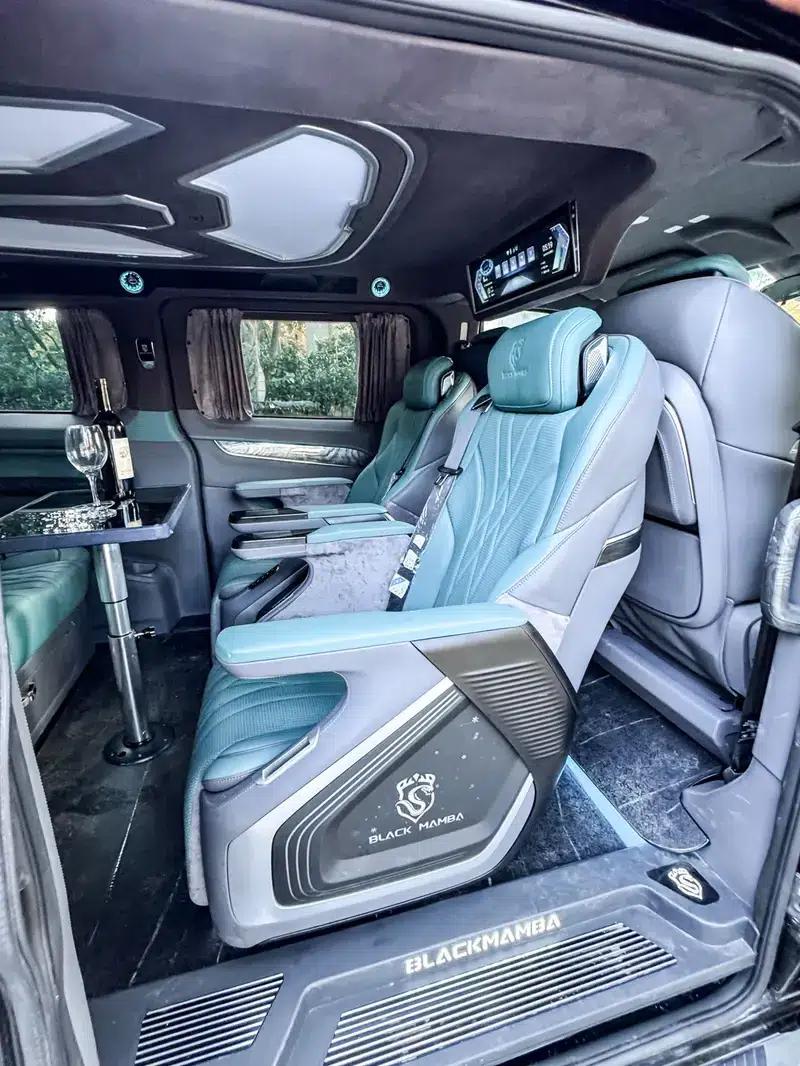 Tourneo 2025 2.0T Automatic Front-Wheel Drive 7-Seater Factory Custom Edition — миниатюра 16