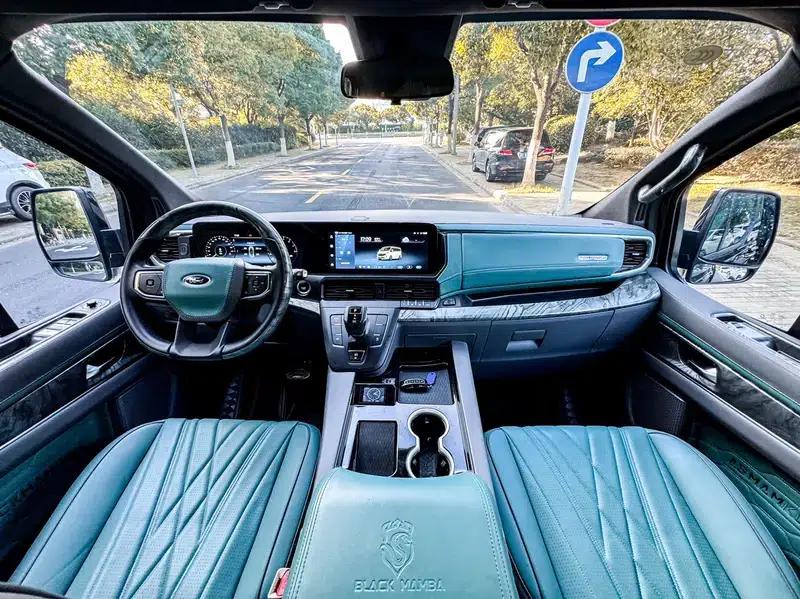 Tourneo 2025 2.0T Automatic Front-Wheel Drive 7-Seater Factory Custom Edition — миниатюра 22