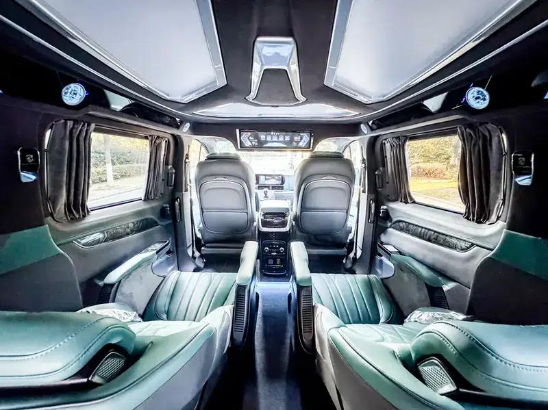 Tourneo 2025 2.0T Automatic Front-Wheel Drive 7-Seater Factory Custom Edition — миниатюра 27