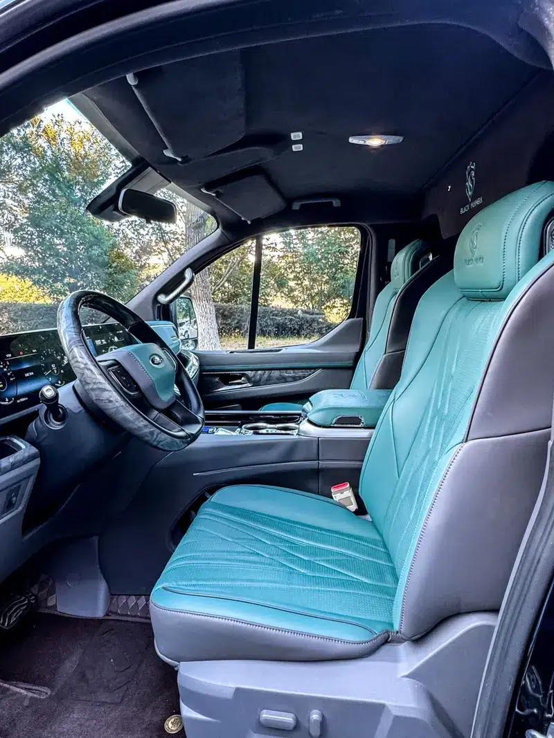 Tourneo 2025 2.0T Automatic Front-Wheel Drive 7-Seater Factory Custom Edition — миниатюра 30