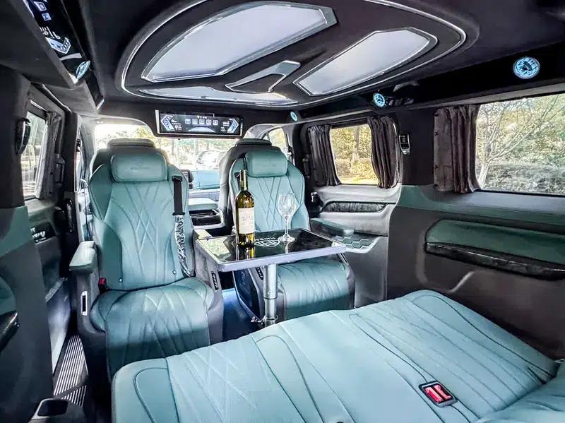 Tourneo 2025 2.0T Automatic Front-Wheel Drive 7-Seater Factory Custom Edition — миниатюра 33
