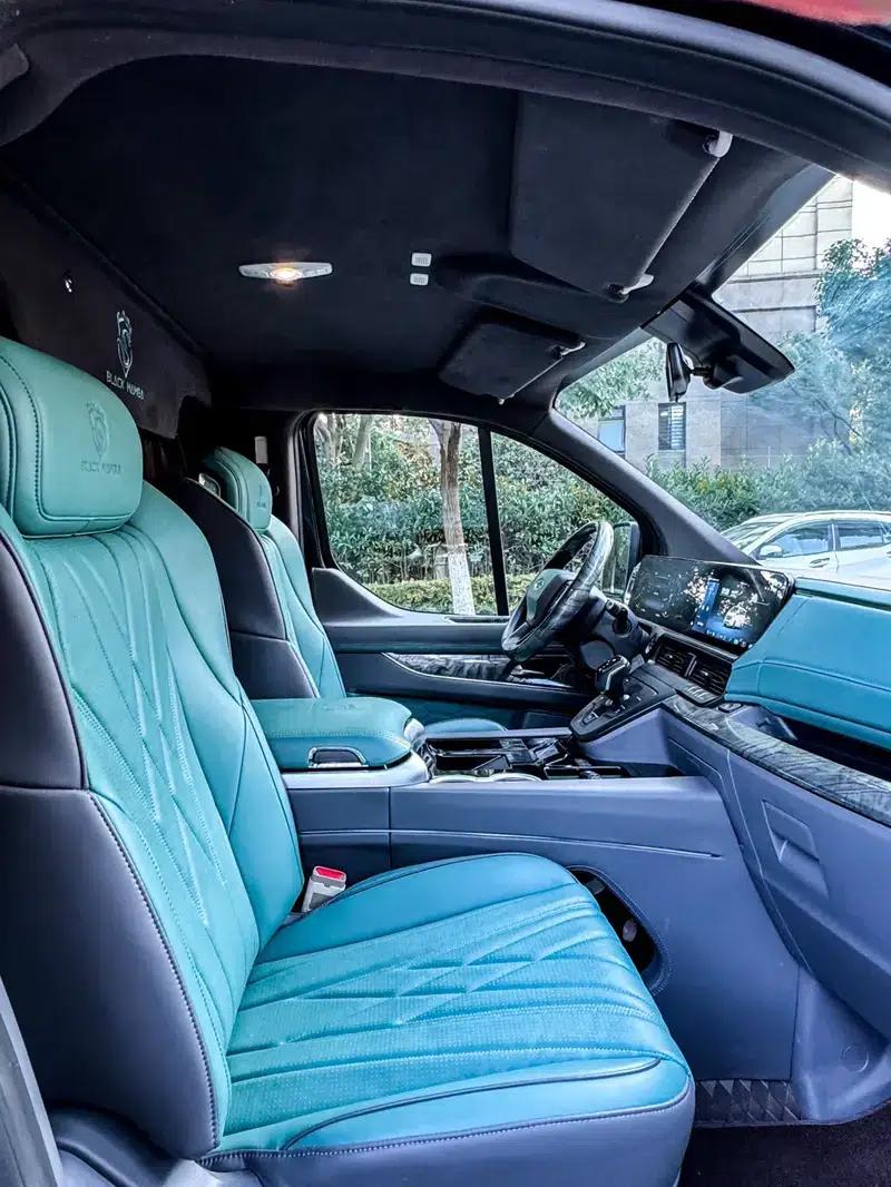 Tourneo 2025 2.0T Automatic Front-Wheel Drive 7-Seater Factory Custom Edition — миниатюра 37