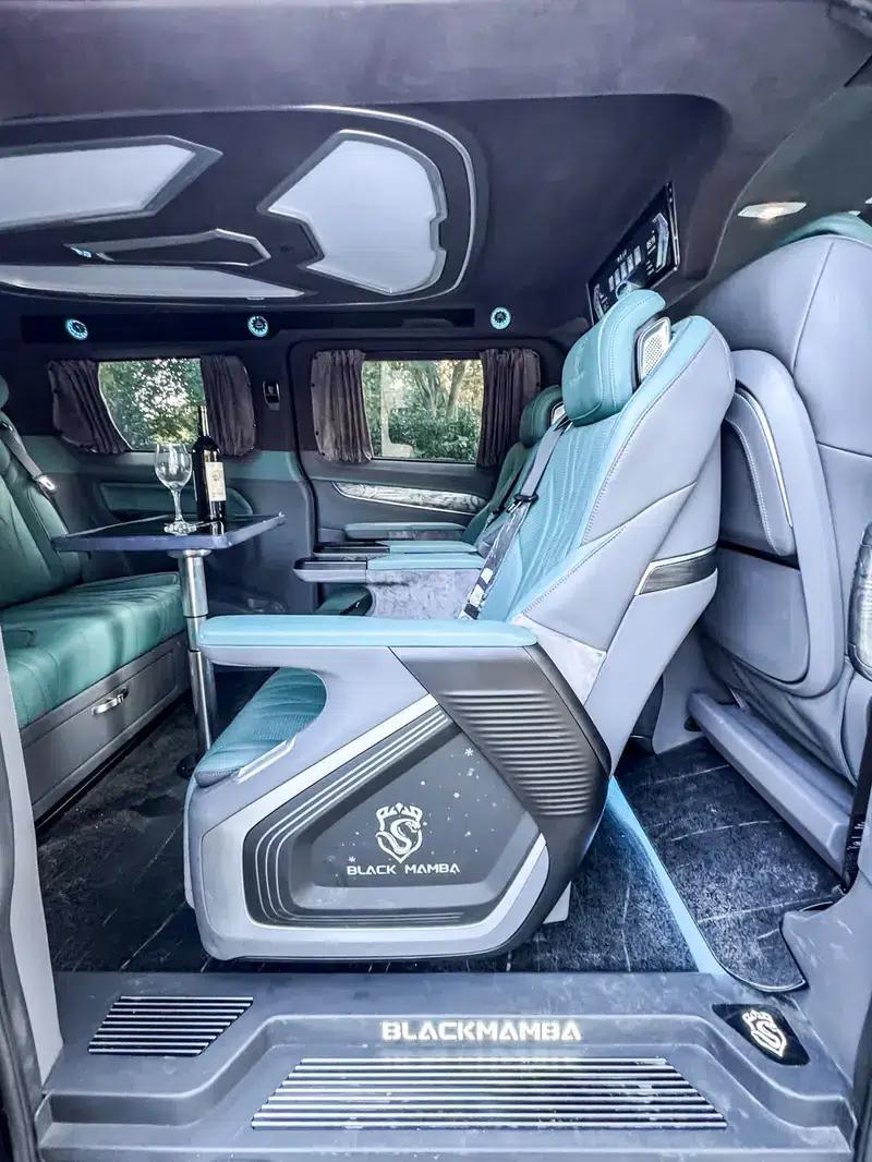 Tourneo 2025 2.0T Automatic Front-Wheel Drive 7-Seater Factory Custom Edition — миниатюра 9