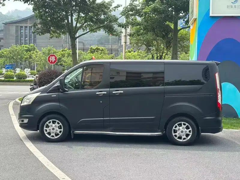 Tourneo 2016 2.0T Manual Elite Edition — миниатюра 4