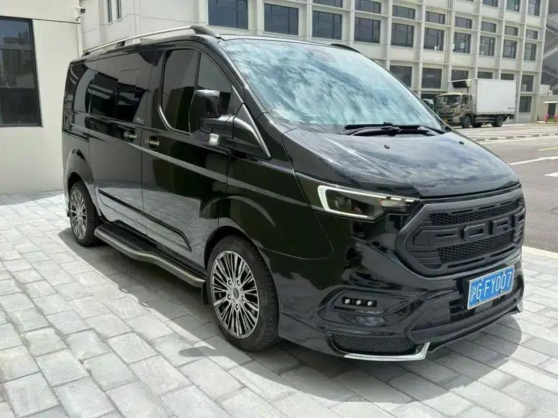 2023 Tourneo 2.0L Automatic Front-Wheel Drive 7-Seater Factory Custom Edition — миниатюра 3