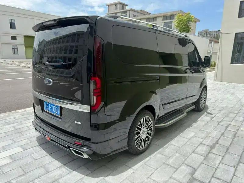 2023 Tourneo 2.0L Automatic Front-Wheel Drive 7-Seater Factory Custom Edition — миниатюра 6
