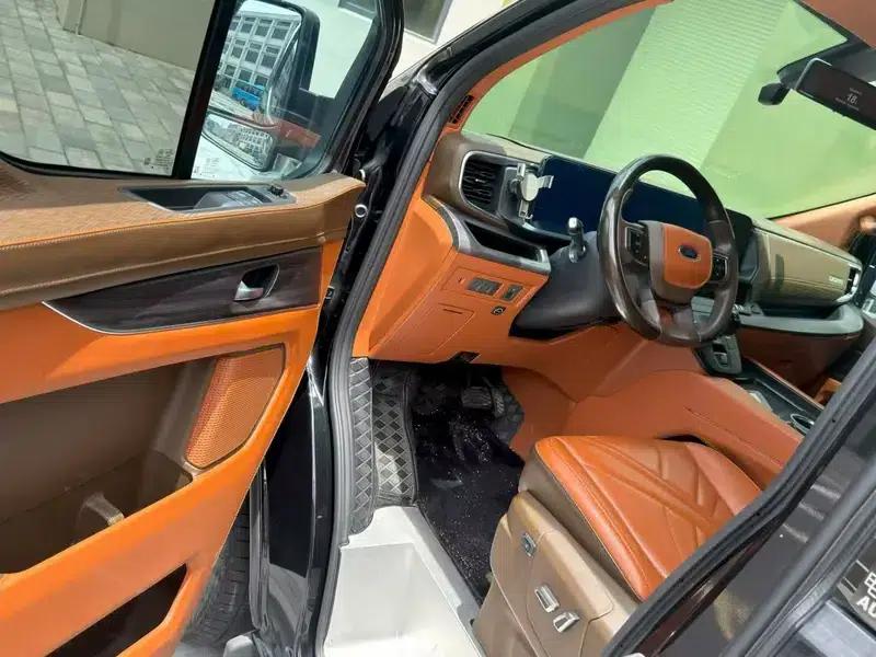 2023 Tourneo 2.0L Automatic Front-Wheel Drive 7-Seater Factory Custom Edition — миниатюра 9