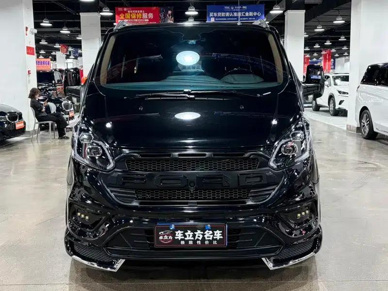 2023 Tourneo 2.0L Automatic Front-Wheel Drive 7-Seater Factory Custom Edition — миниатюра 2