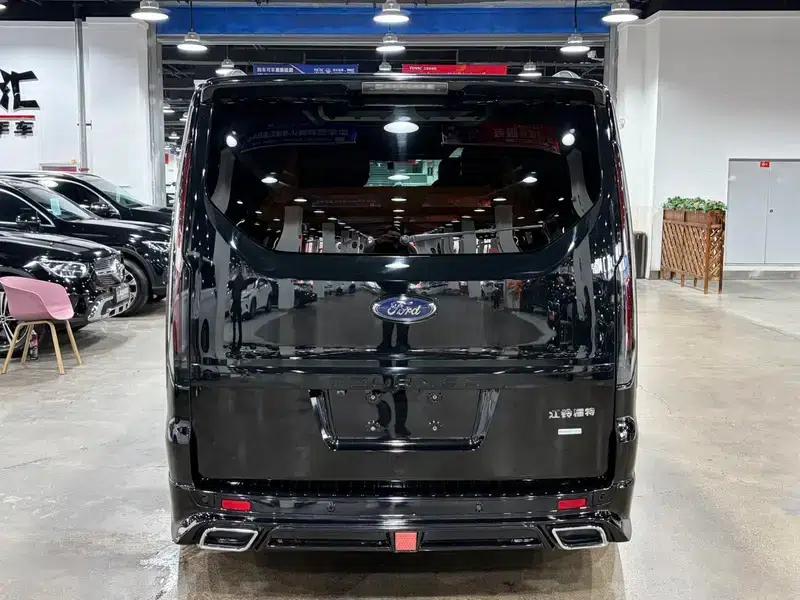 2023 Tourneo 2.0L Automatic Front-Wheel Drive 7-Seater Factory Custom Edition — миниатюра 5