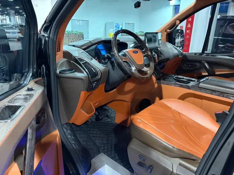 2023 Tourneo 2.0L Automatic Front-Wheel Drive 7-Seater Factory Custom Edition — миниатюра 8
