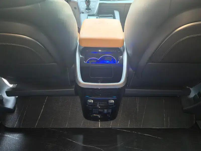 2024 Tourneo 2.0T Automatic Front-Wheel Drive 7-Seater Factory Custom Edition — миниатюра 11